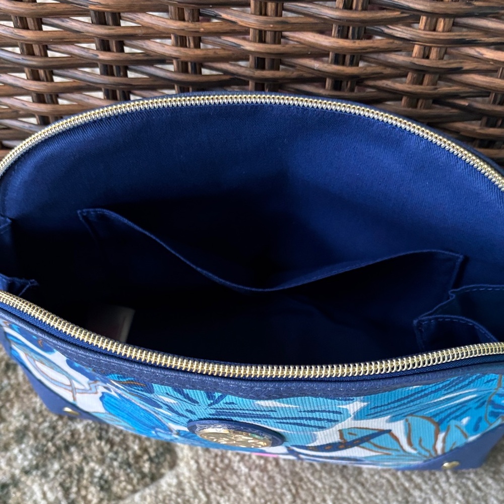 NWT Lilly Pulitzer Blue and White Pouch - Picture 9 of 12